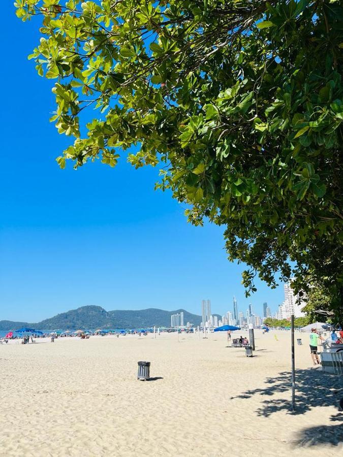 Апартаменты Avenida Atlantica, Beira Mar, Pe Na Areia Балнеариу-Камбориу Экстерьер фото