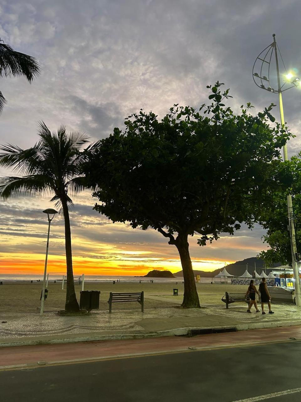Апартаменты Avenida Atlantica, Beira Mar, Pe Na Areia Балнеариу-Камбориу Экстерьер фото