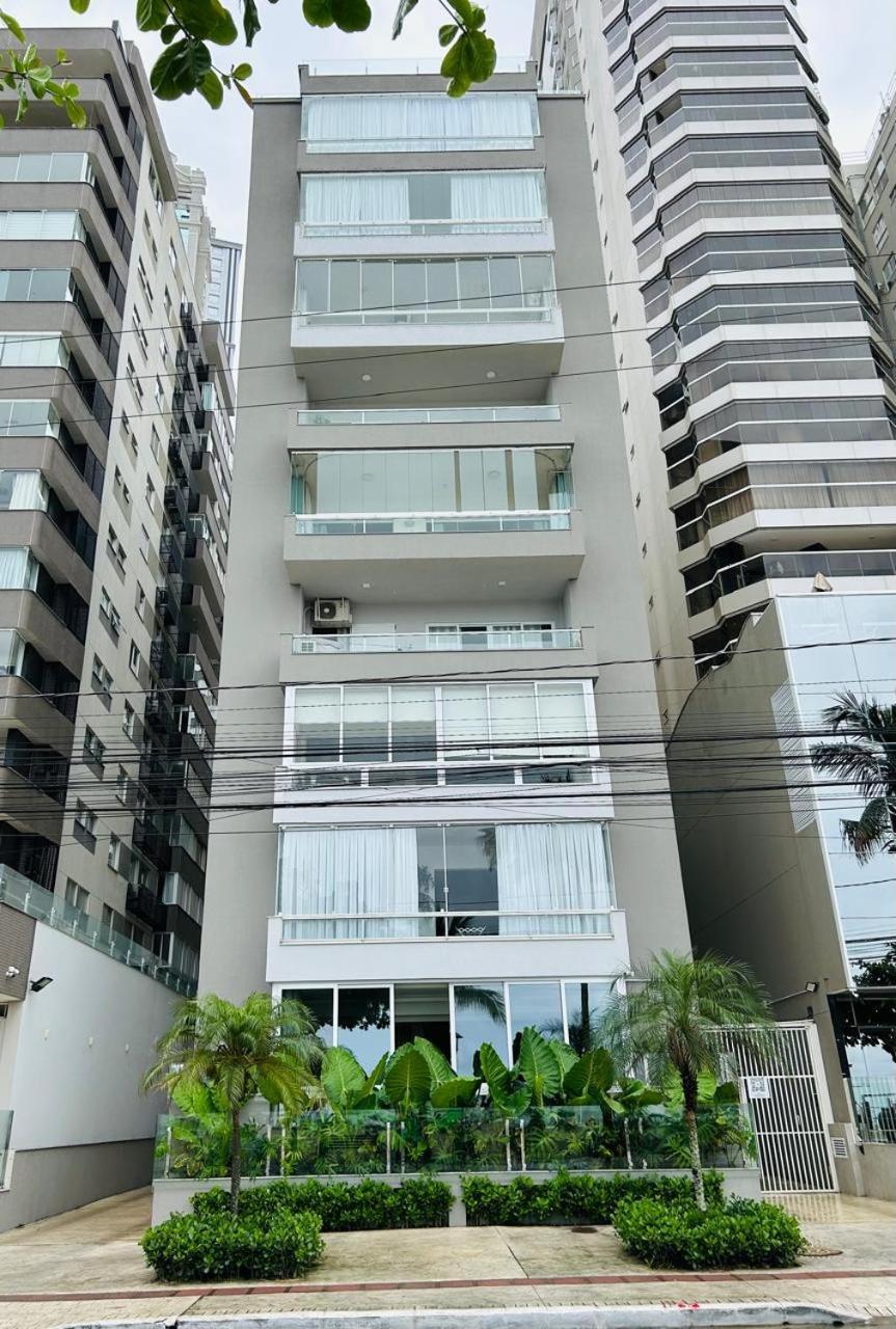 Апартаменты Avenida Atlantica, Beira Mar, Pe Na Areia Балнеариу-Камбориу Экстерьер фото
